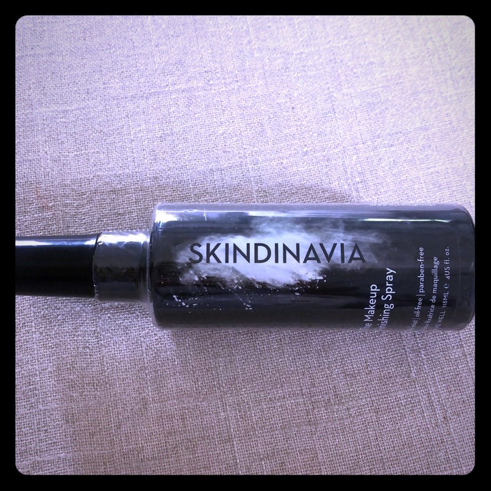 Makeup finishing spray